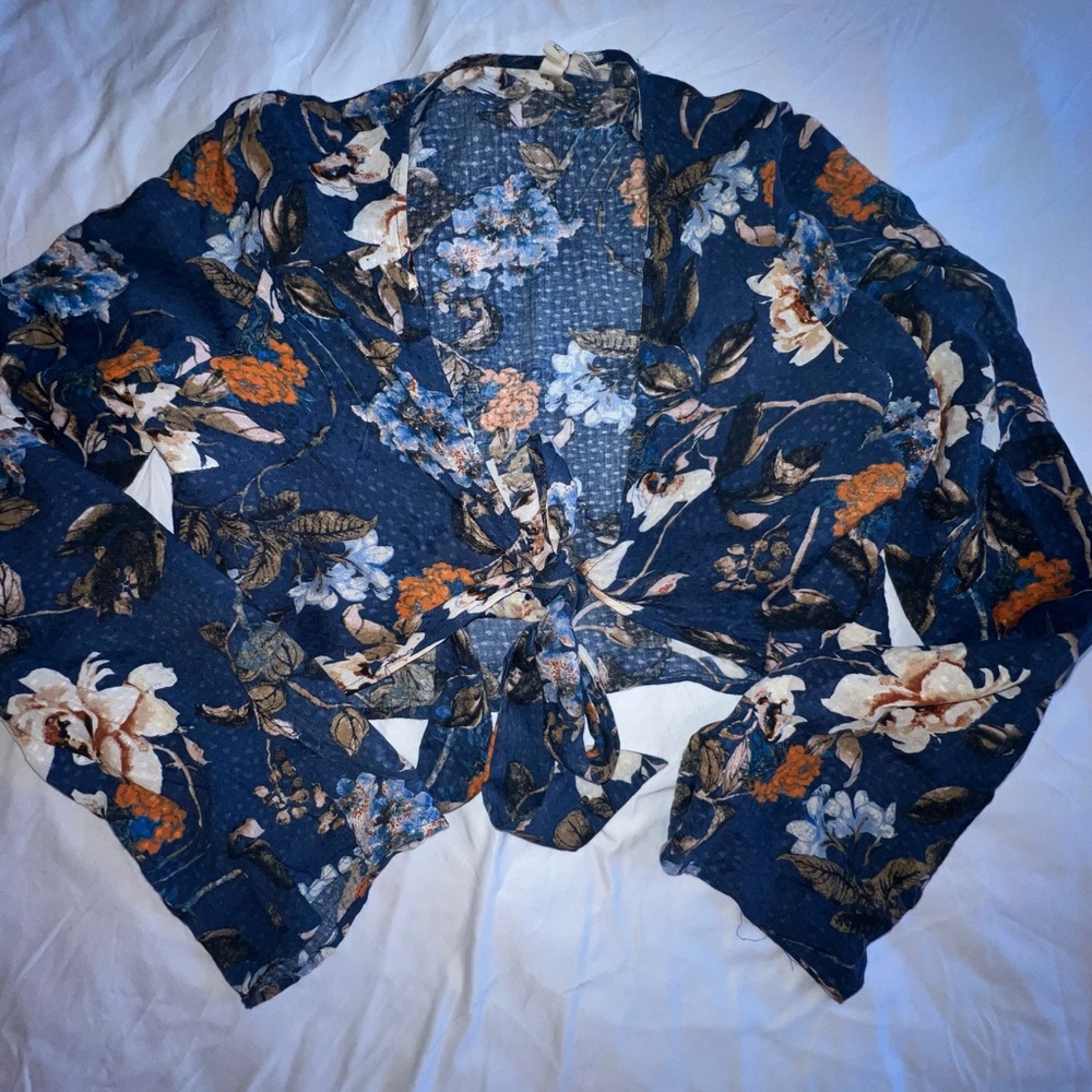 Floral Cropped Tie Long Sleeve-Medium